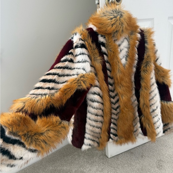 AKIRA Azalea Wang Faux Fur Jacket with Brown and Burgundy Accents - Picture 4 of 6